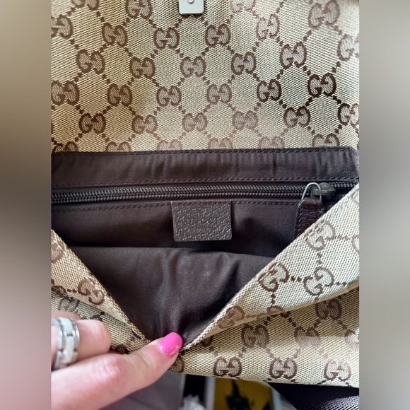 Gucci Belt Bag / Chest Bag - Picture 8 of 13